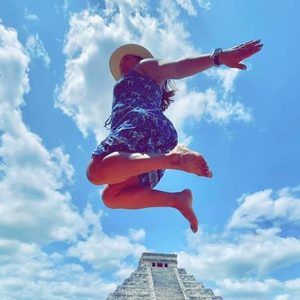 Meet your Posher, Claudia